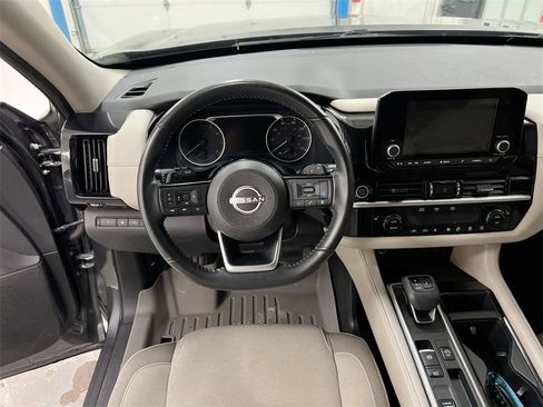 Used 2022 Nissan Pathfinder SV w/ SV Black Package image 11