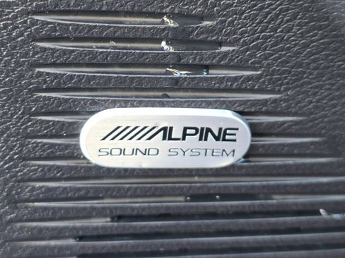 Used 2023 Dodge Challenger SXT w/ Blacktop Package image 7