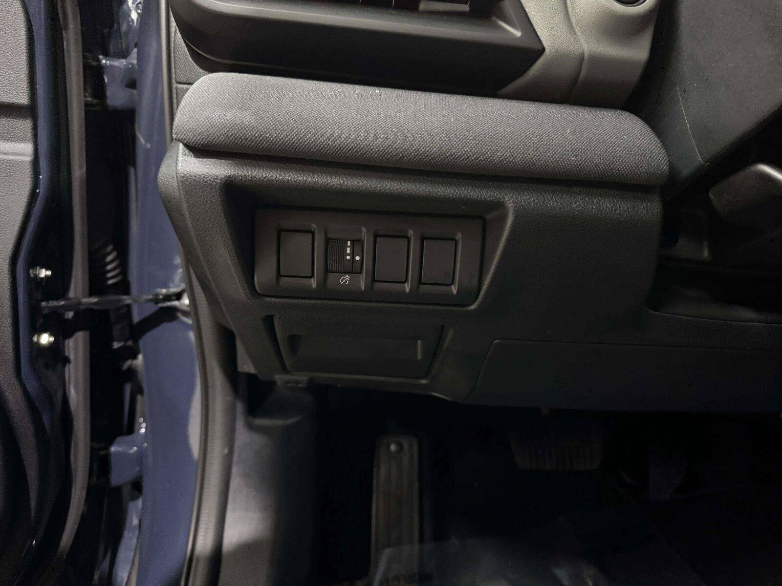 Used 2025 Subaru Outback Premium AWD/4WD image 27
