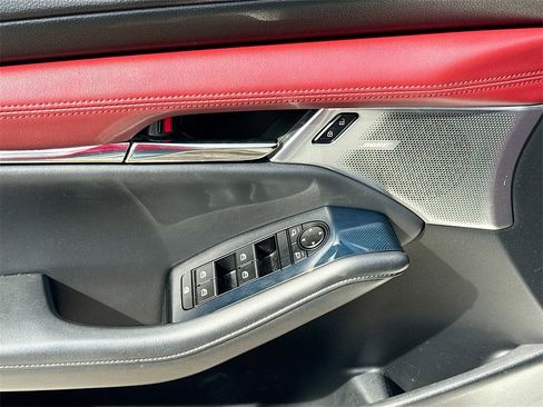 Used 2020 MAZDA MAZDA3 Premium image 19