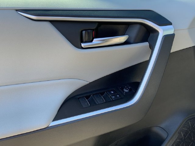Used 2025 Toyota RAV4 XLE FWD image 17