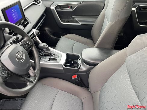 Certified 2025 Toyota RAV4 XLE FWD image 21
