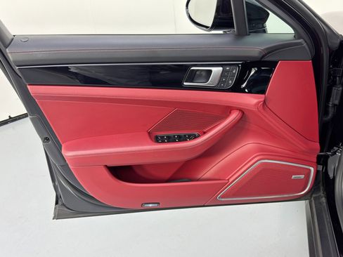 Used 2022 Porsche Panamera 4 w/ Premium Package image 46