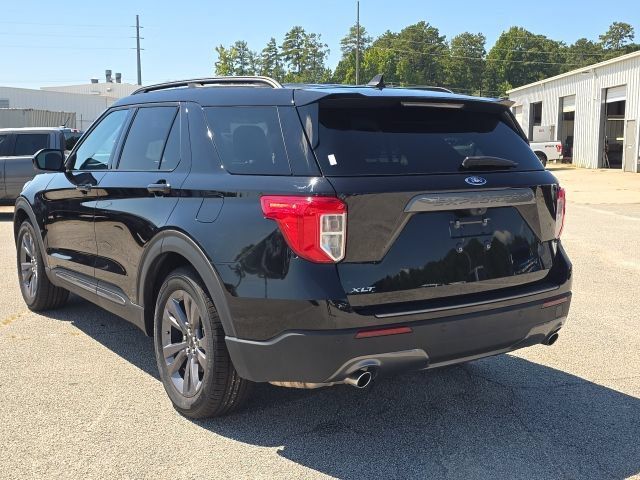 Used 2024 Ford Explorer XLT w/ Equipment Group 202A RWD image 3