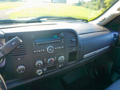 Used 2011 GMC Sierra 1500 SLE w/ SLE Preferred Package AWD/4WD image 12