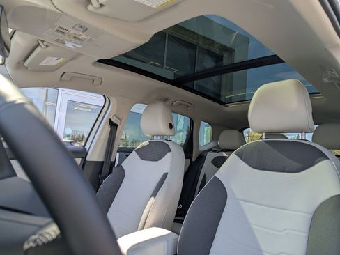 New 2026 Volkswagen Taos SE image 22