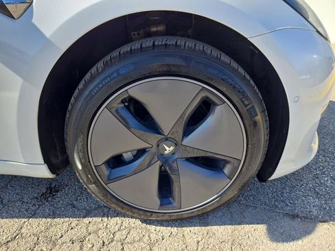 Used 2018 Tesla Model 3 Mid Range image 32