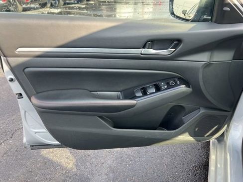 Used 2024 Nissan Altima 2.5 SR image 24