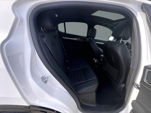 Used 2024 Alfa Romeo Stelvio Veloce image 25