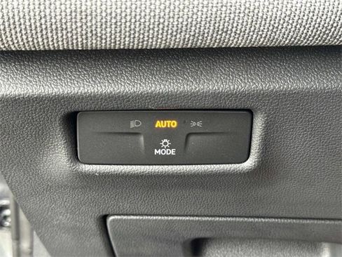 Used 2025 Volkswagen Tiguan S image 17