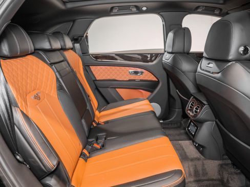 Used 2022 Bentley Bentayga AWD/4WD image 24