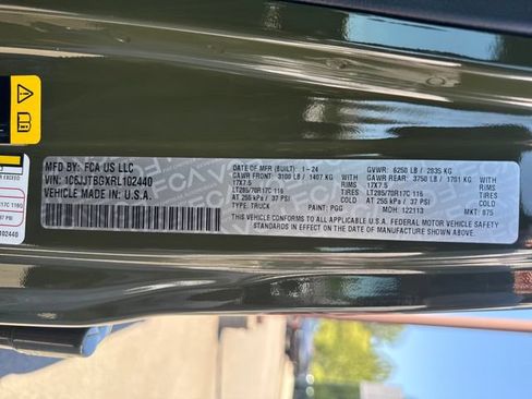 Used 2024 Jeep Gladiator Rubicon AWD/4WD image 16