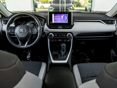 Used 2025 Toyota RAV4 XLE w/ Convenience Package FWD image 21