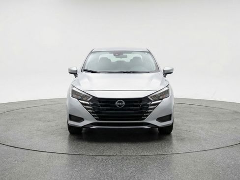 Used 2025 Nissan Versa SV image 2