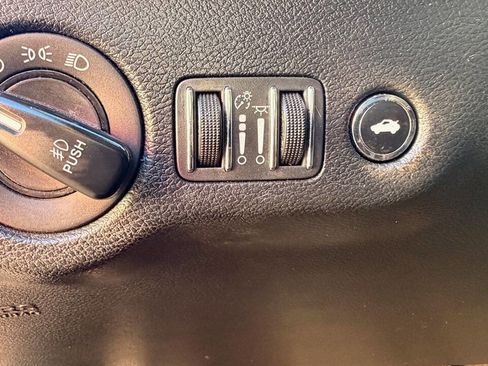 Used 2017 Dodge Charger R/T w/ Plus Group image 25