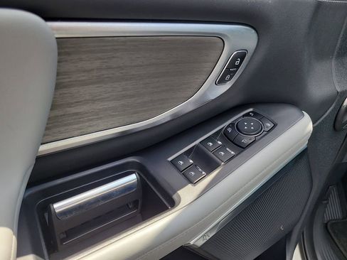 Used 2025 Ford Expedition Platinum w/ Driver's Package AWD/4WD image 18