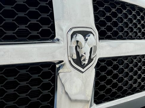 Used 2019 RAM 1500 Classic SLT AWD/4WD image 38