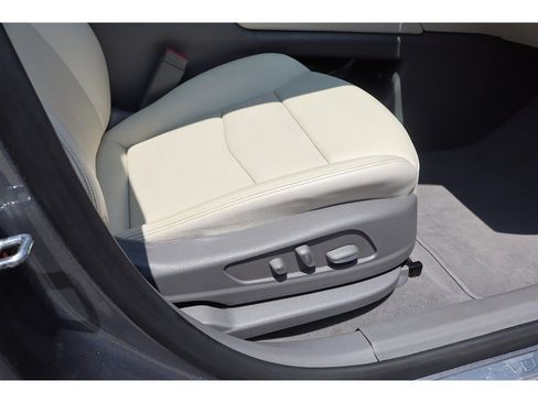 Used 2020 Cadillac XT6 Premium Luxury FWD image 16