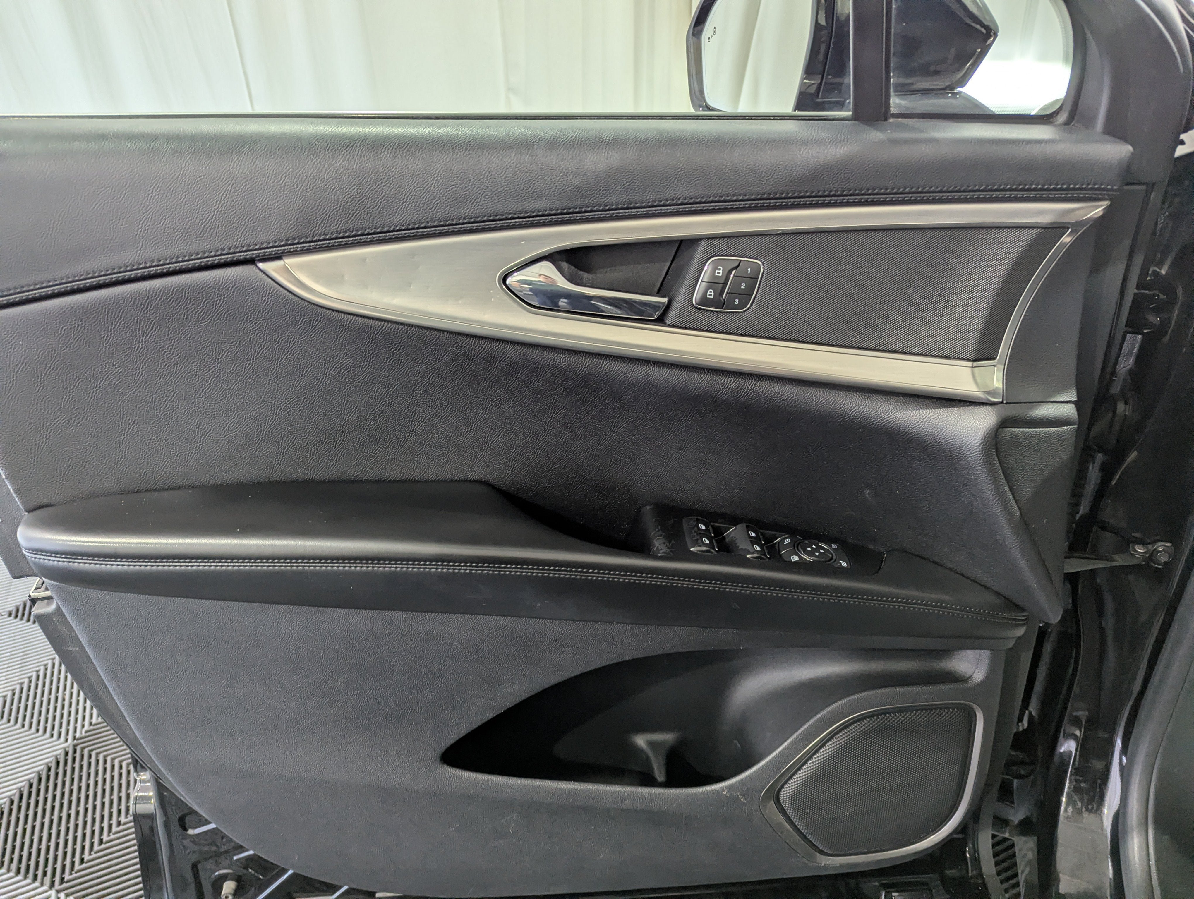Used 2019 Lincoln Nautilus Premier AWD/4WD image 14