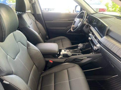 Certified 2025 Kia Telluride EX w/ EX Captain's Chair Package AWD/4WD image 21