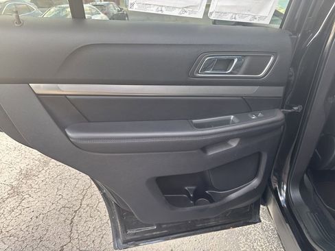 Used 2018 Ford Explorer XLT image 38