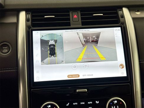 New 2026 Land Rover Discovery Dynamic SE image 13