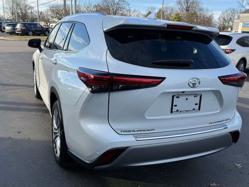 Used 2022 Toyota Highlander Platinum image 8