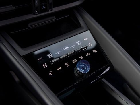 New 2025 Porsche Macan Electric image 36