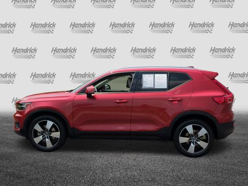 Used 2019 Volvo XC40 T4 Momentum FWD image 7