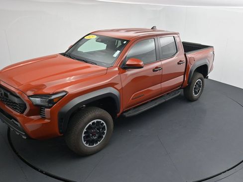 Used 2025 Toyota Tacoma TRD Off-Road AWD/4WD image 29