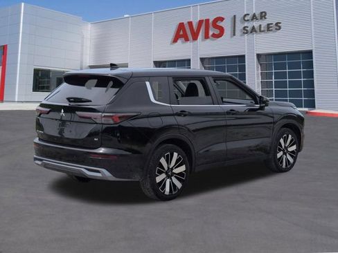 Used 2025 Mitsubishi Outlander SE FWD image 6