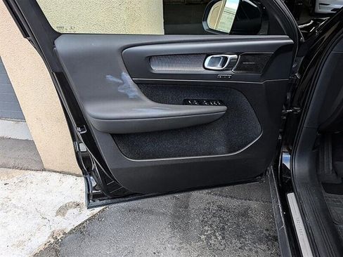 Used 2021 Volvo XC40 P8 Recharge w/ Advanced Package AWD/4WD image 18