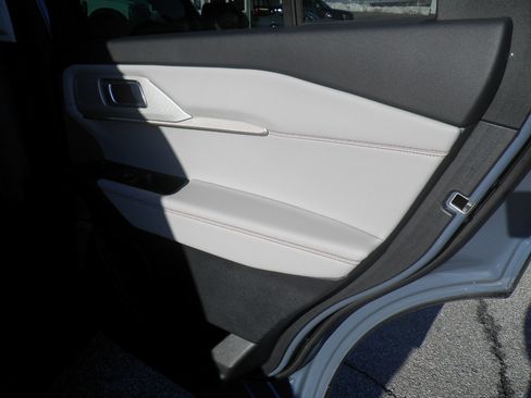 Certified 2025 Ford Explorer Active w/ Active Comfort Package image 23