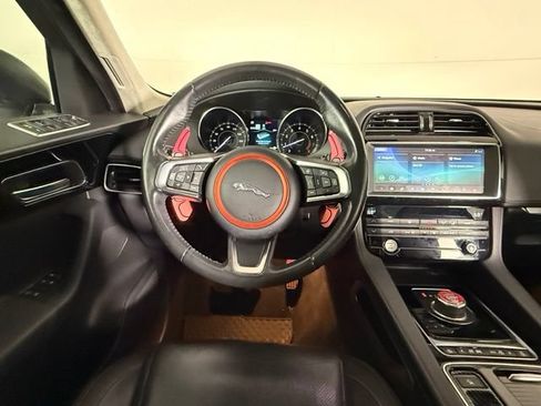 Used 2019 Jaguar F-PACE Prestige AWD/4WD image 17