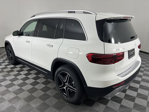 Used 2026 Mercedes-Benz GLB 250 4MATIC image 10