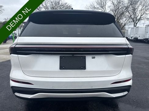 Used 2025 Lincoln Nautilus Reserve AWD/4WD image 7
