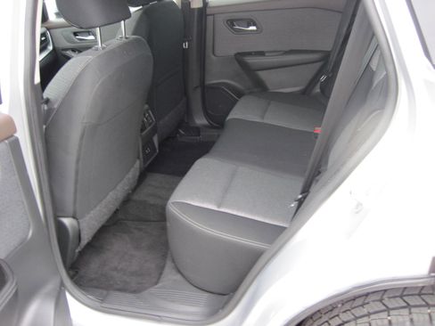 Used 2023 Nissan Rogue SV image 7