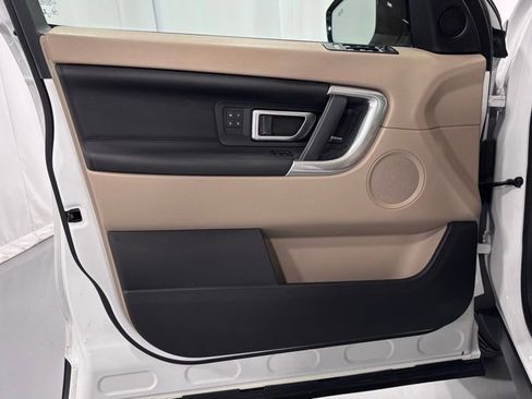 Used 2019 Land Rover Discovery Sport HSE AWD/4WD image 16