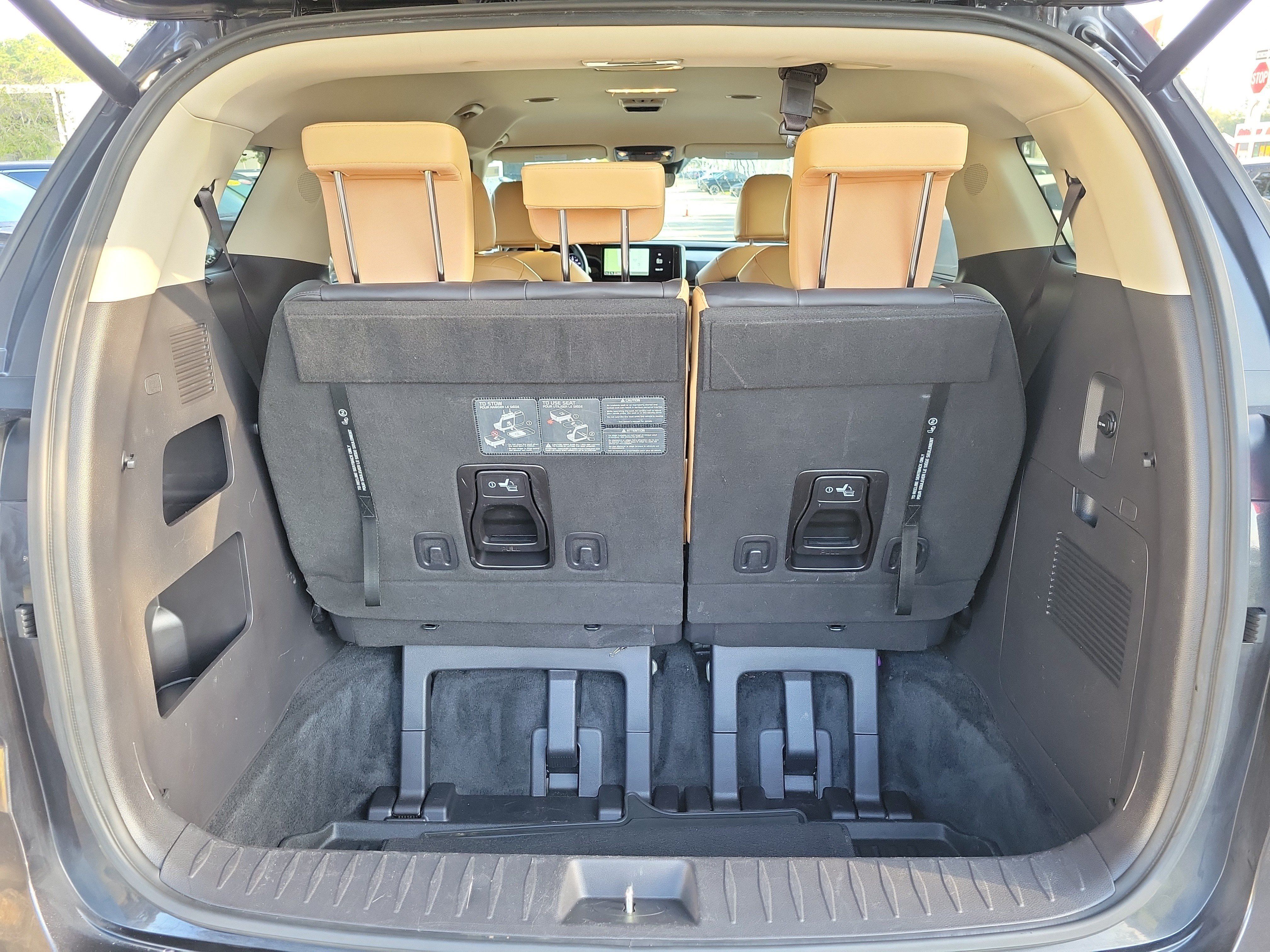 Certified 2023 Kia Carnival EX FWD image 14
