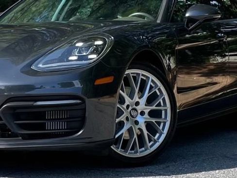 Used 2021 Porsche Panamera RWD image 2