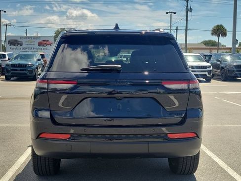 Used 2024 Jeep Grand Cherokee Limited w/ Black Appearance Package RWD image 5