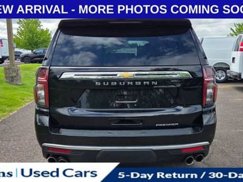 Used 2024 Chevrolet Suburban Premier w/ Advanced Technology Package AWD/4WD image 7