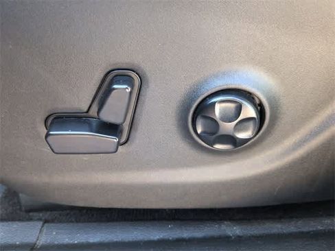 Used 2019 Jeep Cherokee Latitude Plus image 18