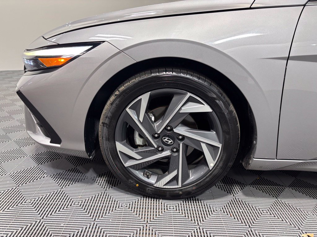 Used 2025 Hyundai Elantra SEL FWD image 9