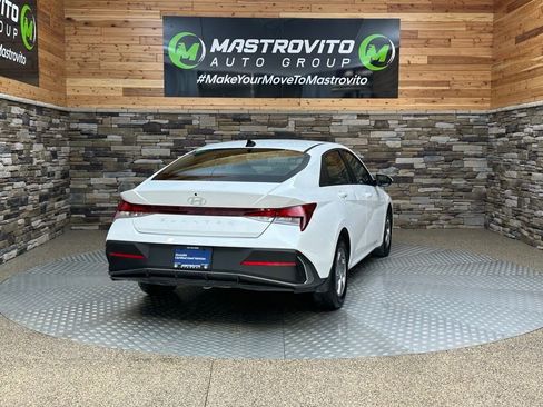 Certified 2024 Hyundai Elantra SE image 9