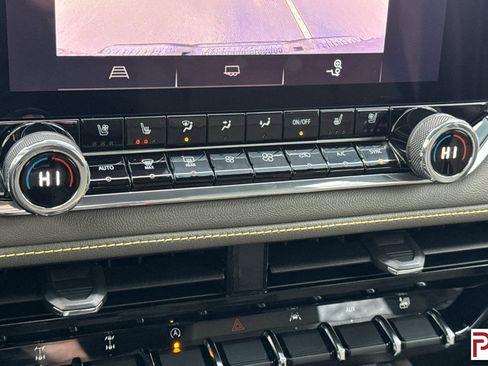 Used 2023 Chevrolet Colorado ZR2 w/ ZR2 Convenience Package III image 21