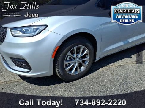 Certified 2026 Chrysler Pacifica Limited FWD image 5