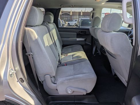 Used 2019 Toyota Sequoia SR5 image 33