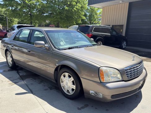 Used 2003 Cadillac De Ville w/ Comfort & Convenience Package image 3