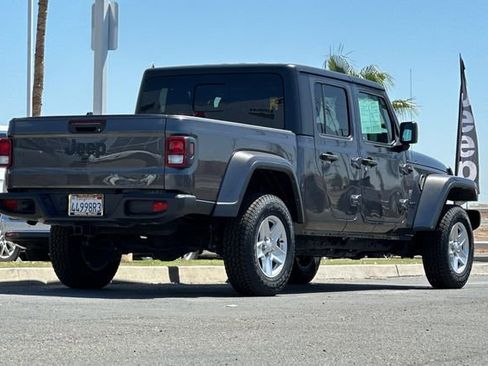 Certified 2022 Jeep Gladiator Sport AWD/4WD image 3